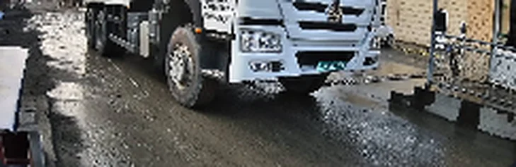 Дарвоза камераси: самосвал чиқмоқда